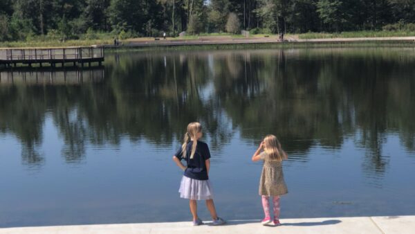 kids on the lake side in Memorial Park