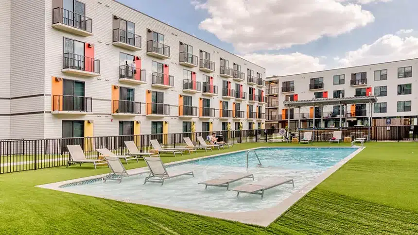 Pool and sun loungers at Lodgeur at Mid Main Lofts